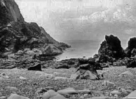 An Albert Smith photograph at the rocky beach at Crabbé in 1895