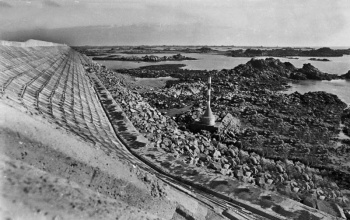 The retaining wall of the reclamation site west of the Albert Pier