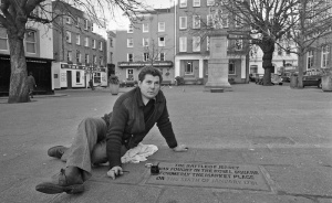 Repainting the Battle of Jersey memorial for the bicentenary in 1981