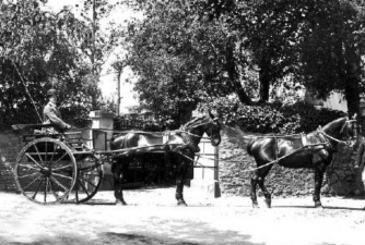 A pony and trap outside Heathfield, St Saviour