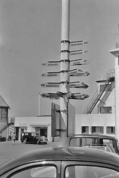 File:AirportForecourt1958.jpg