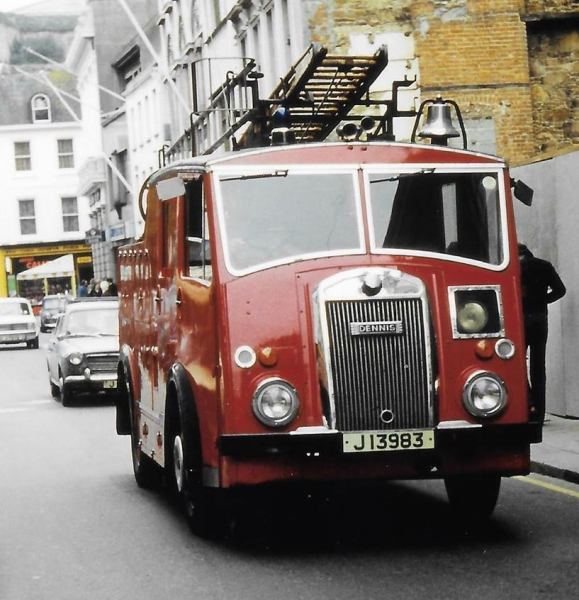 File:FT23DennisFireEngineBroadStreet.png