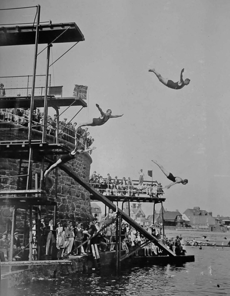 File:JSCAlbum1927FourDivers1927.png