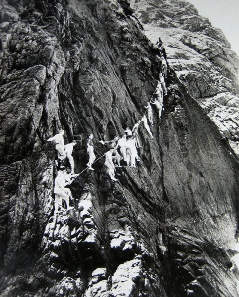 File:E16GrosnezClimbers1937.jpg