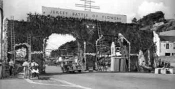 The arch at the entrance to the Avenue under construction in 1951