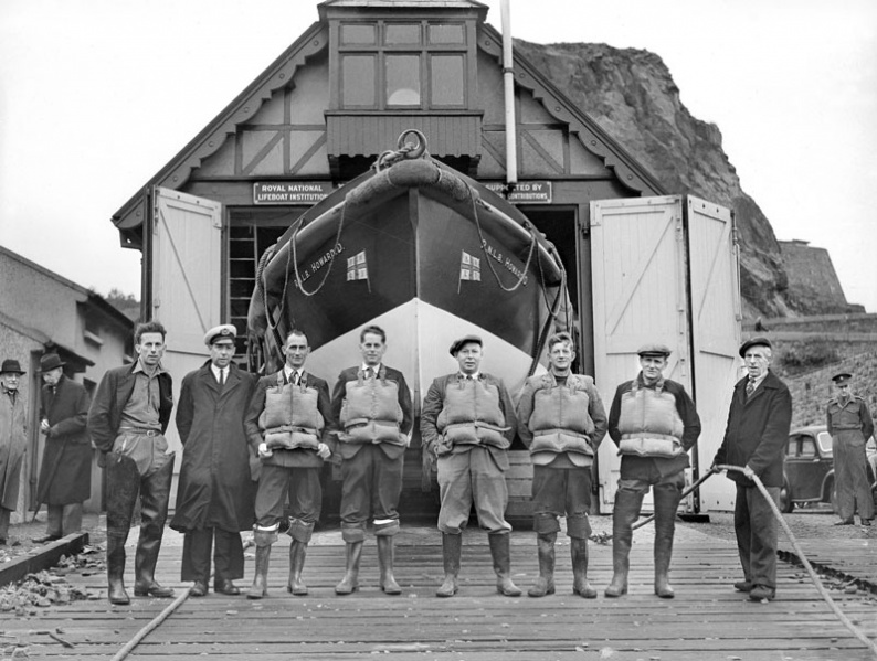 File:F22HowardDLifeboatCrew.jpg