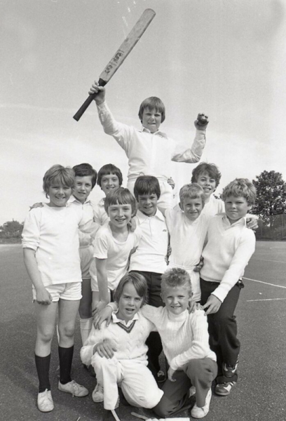 File:J25StJohnSchoolCricketers.png
