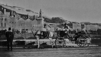 A taxi awaits at the Weighbridge