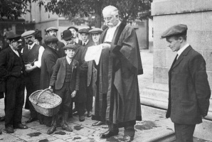 Declaration of World War 1 in the Royal Square