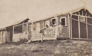 Le Quesnes and Huberts at Magnet, Le Bourg