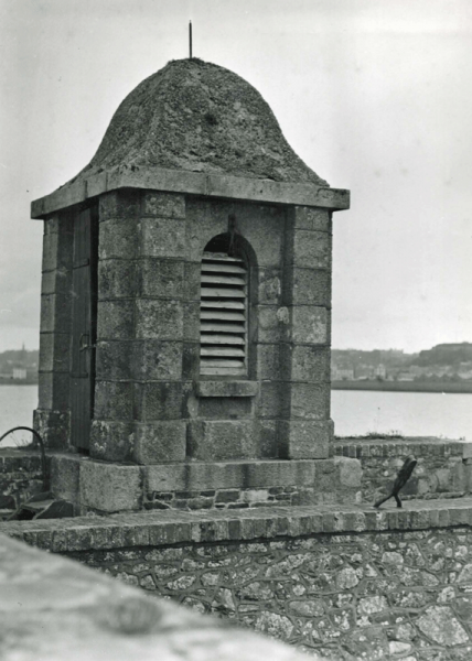 File:1955RestorationReportBelfryOver1stGate.png