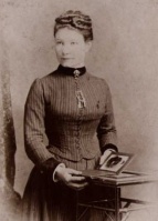 Elizabeth Keeping, born in Jersey in 1867, married Christopher Warland Place (1873-1922) in Brockenhurst, Hampshire, in 1899. They had two sons, Christopher and John Charles