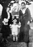Charlie Hansford with his wife, Mary Ellen Gullick, and son Tony