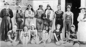 Women's water polo team in 1900