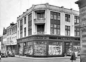 Le Riches Stores had a shop on the corner with Halkett Place