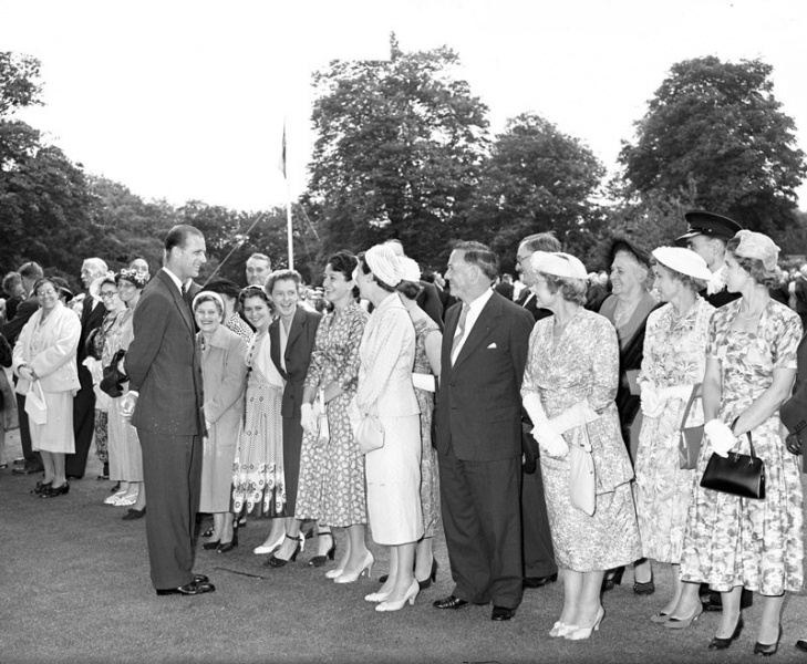 File:F21RoyalVisitGovernmentHouse1949a.jpg