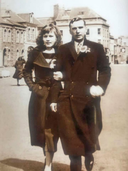 File:F21Ray&DollyDeLaMare1936.jpg