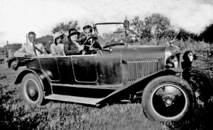 Lawford family outing in a larger Citroen in 1935