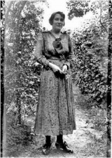 A picture by Edwin Dale showing what the well-dressed young Jerseywoman was wearing in 1912