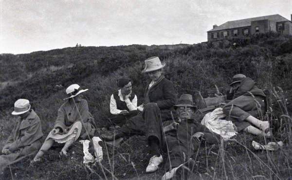 A Hyne family picnic at Plemont in 1920