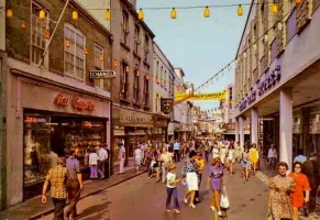 The precinct at the beginning. Cars are barred from the eastern end of the street but it has not yet been paved over