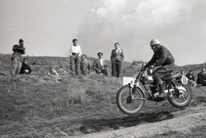Blanches Banques scramble, 1953 - Evening Post photograph