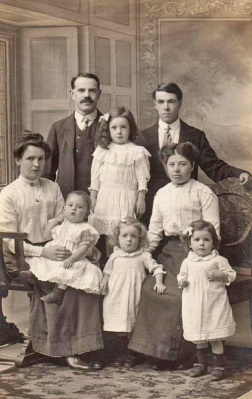A family group portrait by A Laurens in 1910