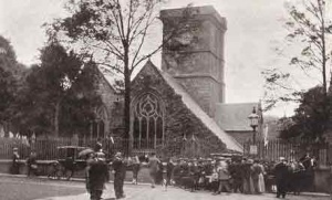 Leaving church in the 1910s
