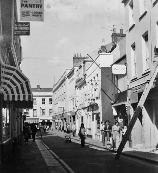 File:F19HalketStreet1970s.jpg