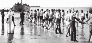 Holidaymakers help bring a telegraph cable ashore in 1938