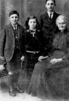 Eliza Jane Le Sauteur in 1921 with Philip Frederick, Thelma and William Thomas