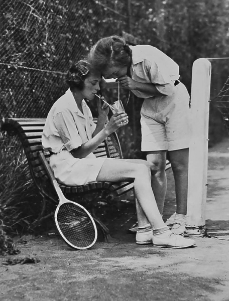 File:H25LabeyAlbumAug1929Tennis.png