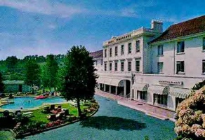 Hotel L'Emeraude to the northeast of Longueville Manor