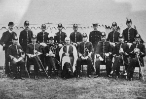 Militia officers with the Dean