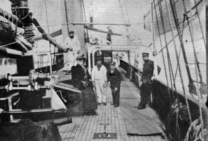 The crew of Sans Peur at Jersey in 1895