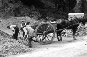 Collecting quarry stone for roadmaking