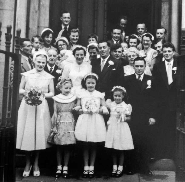 File:An18GallichanFamilyWedding2.jpg