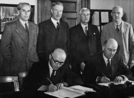 Signing a double tax agreement