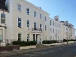 Let's cross the road quickly: Spot the old and the new in David Place! As far as I am aware the impressive three-storey town house in the foreground is original, and that to its right, and the next one out of frame, although of a fittingly similar style, are modern copies