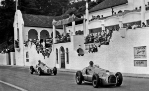 Whitehead laps Parnell in front of West Park Pavilion