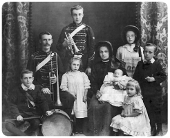 Le Marinel family in 1913