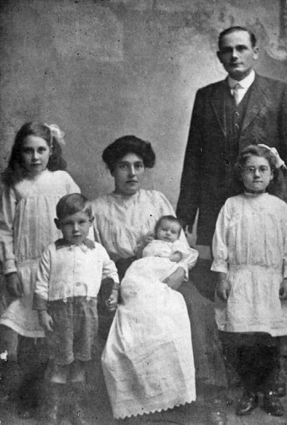 File:F21LeMarchandFamily1918.jpg