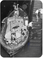 Elizabeth Rippon lands rescued Heron crew members at Bouley Bay in 1961
