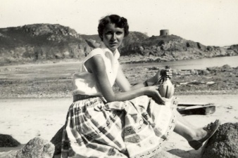 1950s holidaymakers' fashion