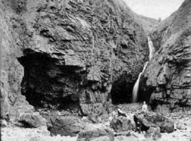 Cave des Reuses, near Devil's Hole