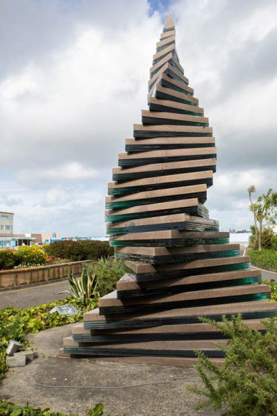 File:W22SculptureHelicalSpire2.jpg