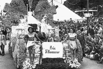Young farmers win the top award in the Battle of Flowers in 1954
