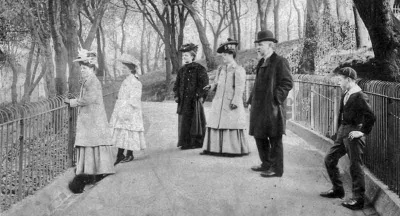 13-year-old Harry and his family in 1907
