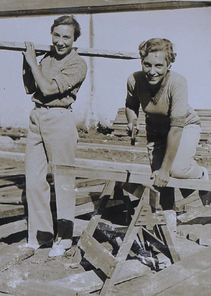 File:H25JSCAlbum1930s89Carpenters.png