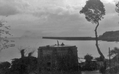 Fliquet tower, at the north-east corner of the island, was converted by the Germans into a wiederstandnest manned by two NCOs and ten men. It housed a 10.5 cm cannon, not included in any of the Green Book photographs[18]